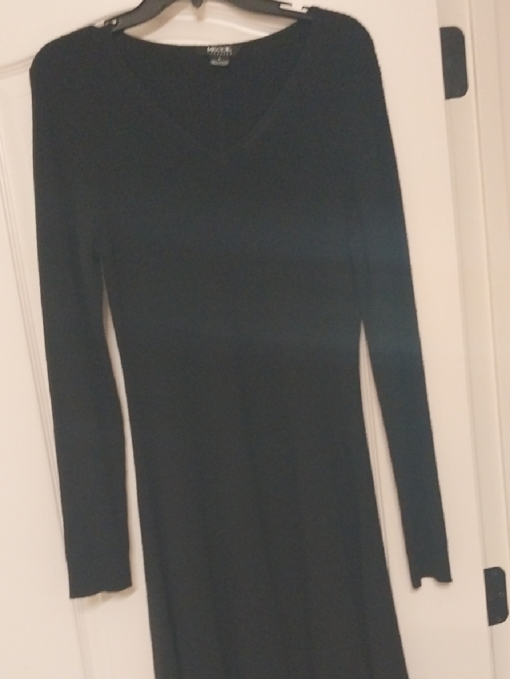 Misook Black Long-Sleeve V-Neck Knit Dress